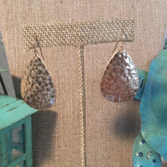 Hammered Gold drop earrings - Picture 6 of 6